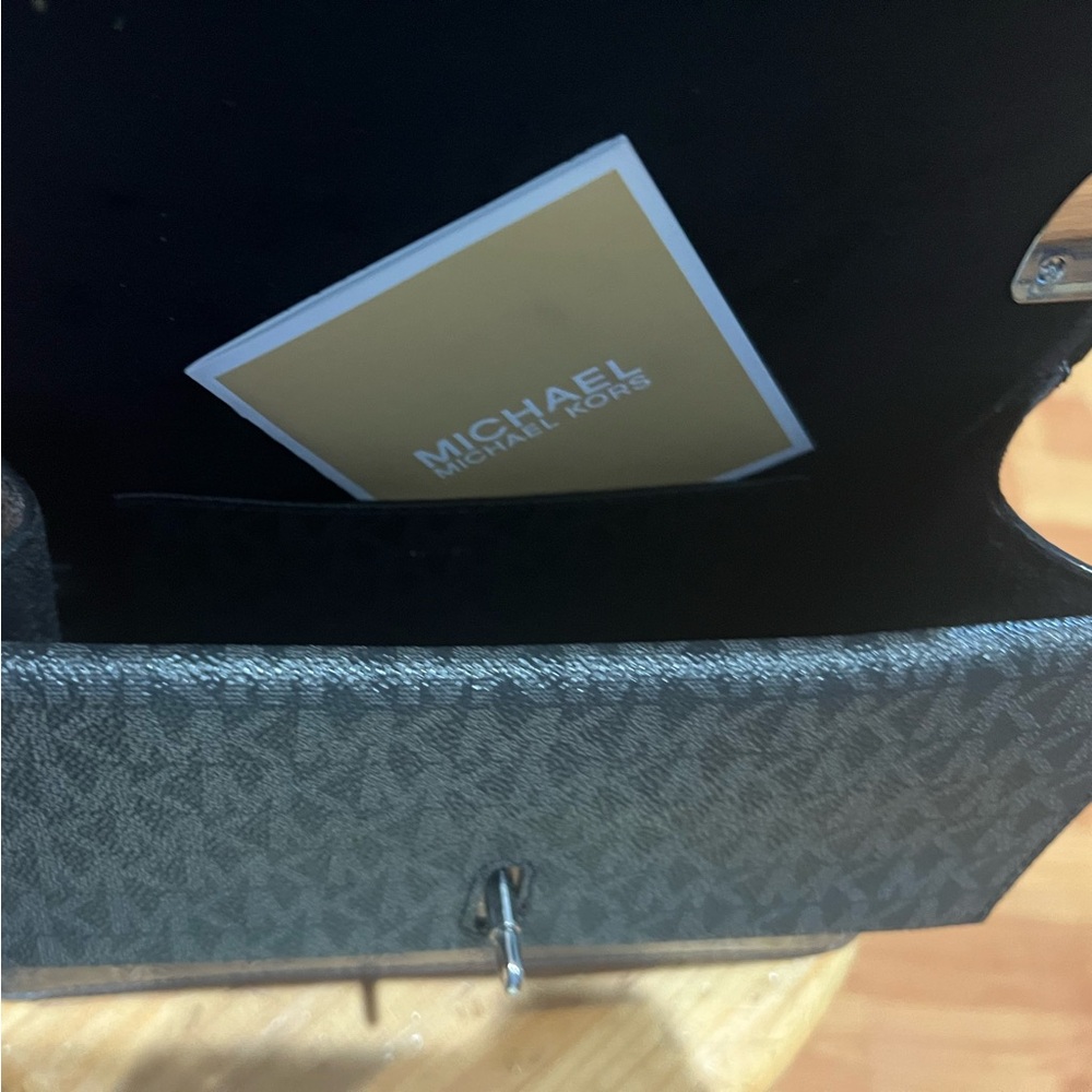 brand new MK bag in great condition never used ,with all the labels inside